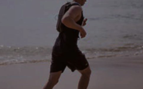 致长跑运动员广播稿