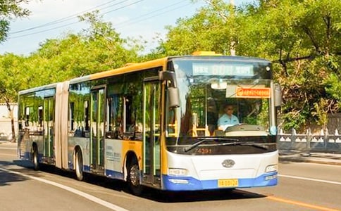 形容公交车站的句子