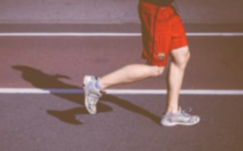 ������4��100���͸�