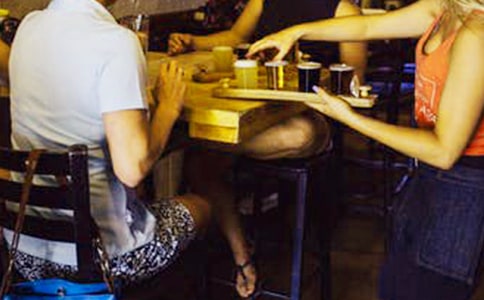 ���˸�Ա���ı�����