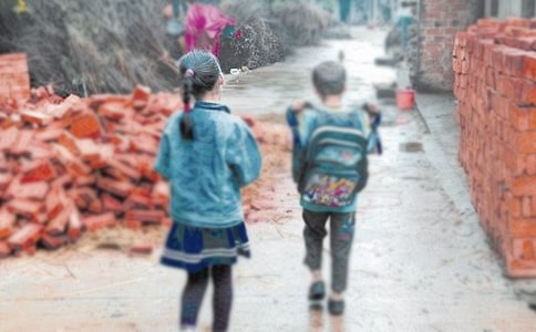 关爱留守儿童倡议书2篇