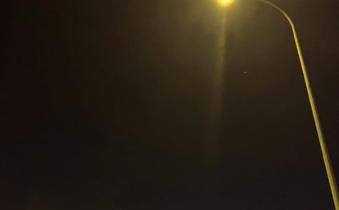 小巷里的路灯赏析句子