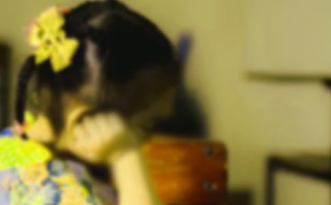 ������ɫ��Ů�����������