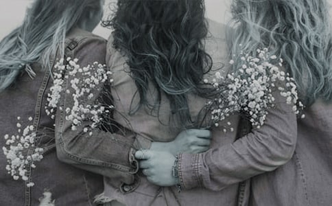 女孩子哭了安慰的句子