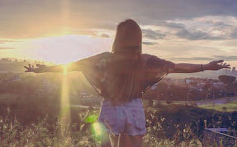 关爱女性倡议书范文