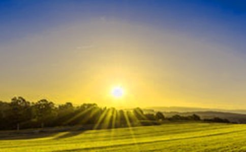 关于海上日出的句子