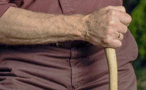 人到中年上有老下有小的句子